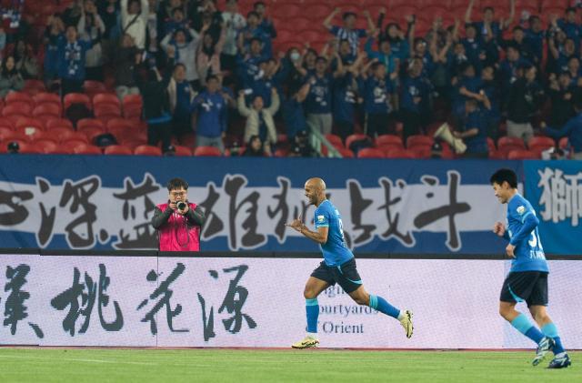 天天盈球下载-【中超】埃韦尔两球刘殿座染红 10人三镇2比3沧州